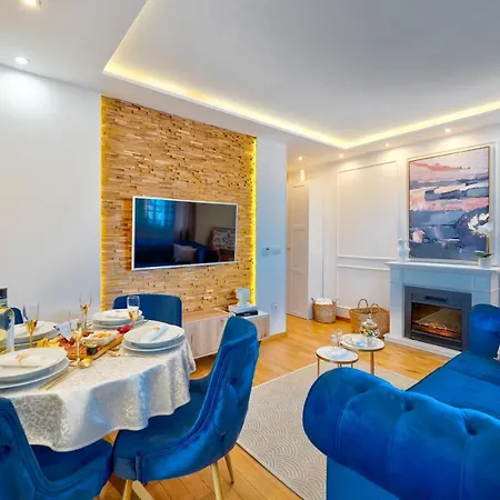 Διαμέρισμα Lux Pino D'oro Onore *