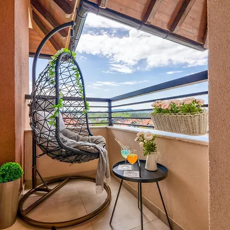 Διαμέρισμα Lux Pino D'oro Onore *