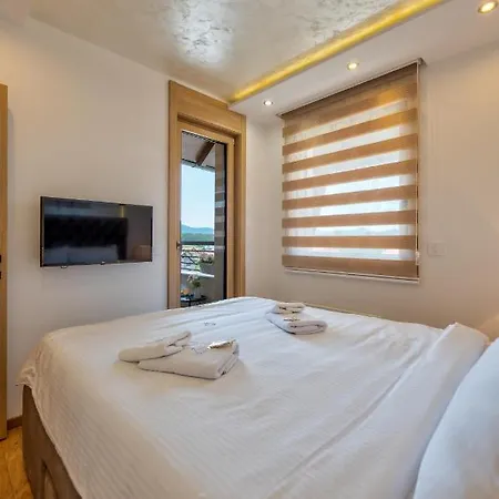 Lux Pino D'oro Onore *